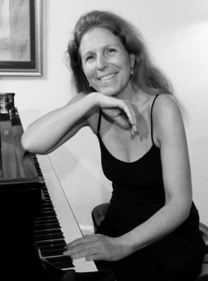Carolyn Enger - Seniorsentertainer.com